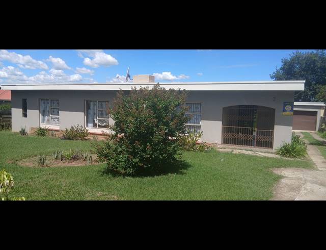 4 BEDROOM FREEHOLD FOR SALE IN NCANDU PARK